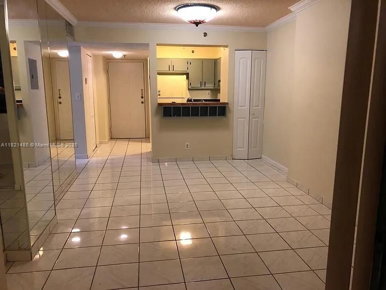 For Sale: $225,000 (1 beds, 1 baths, 603 Square Feet)