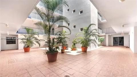 For Sale: $225,000 (1 beds, 1 baths, 603 Square Feet)