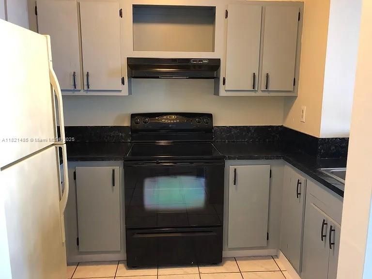 For Sale: $225,000 (1 beds, 1 baths, 603 Square Feet)
