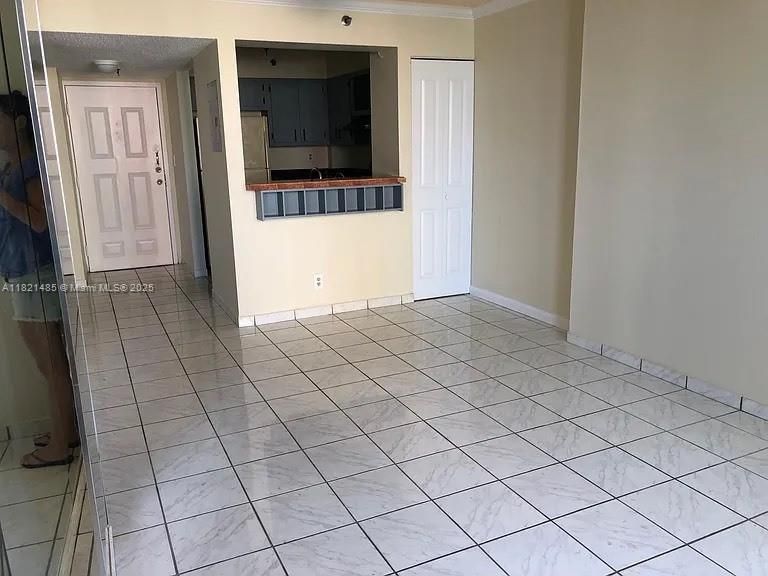 For Sale: $225,000 (1 beds, 1 baths, 603 Square Feet)