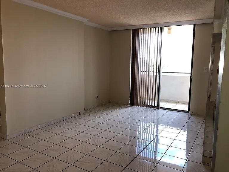 For Sale: $225,000 (1 beds, 1 baths, 603 Square Feet)