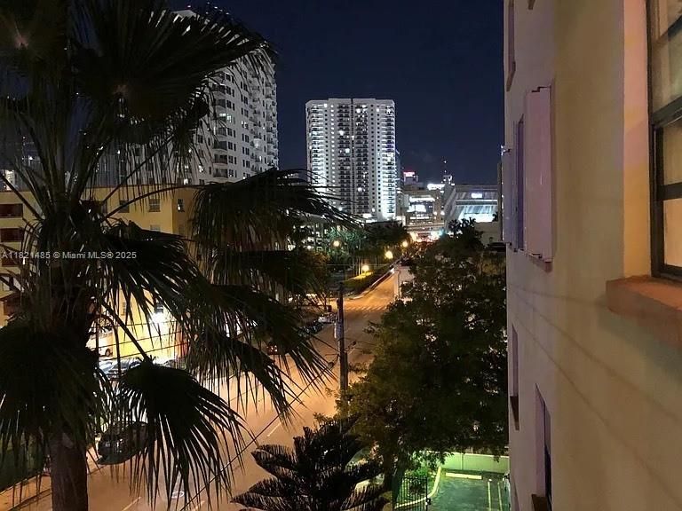 For Sale: $225,000 (1 beds, 1 baths, 603 Square Feet)