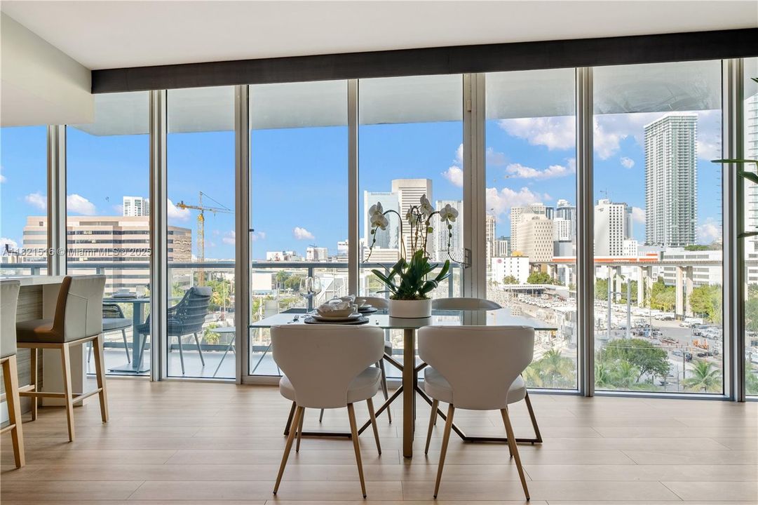 En Venta: $857,000 (2 camas, 2 baños, 1540 Pies cuadrados)