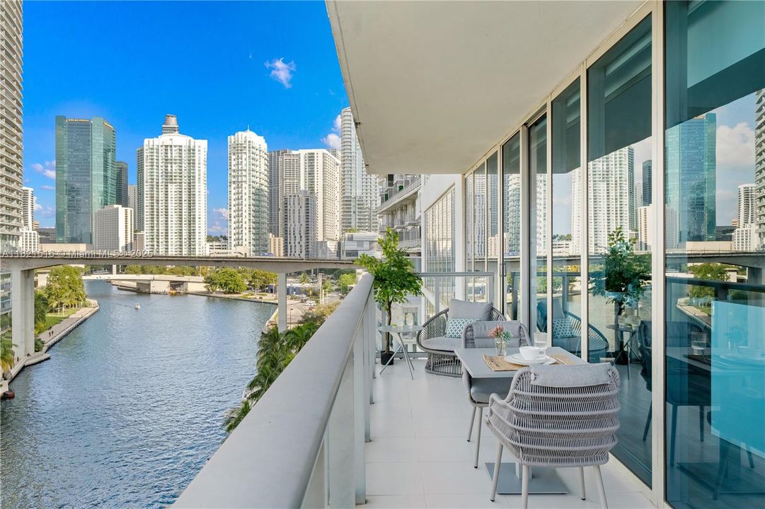 En Venta: $857,000 (2 camas, 2 baños, 1540 Pies cuadrados)