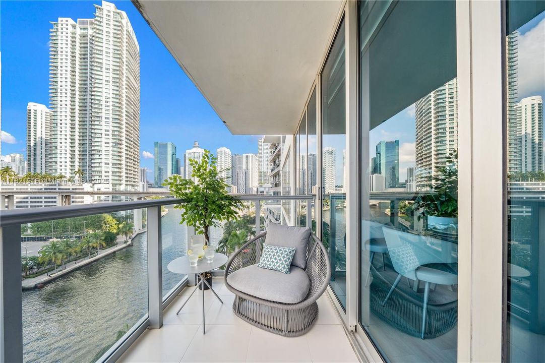 En Venta: $857,000 (2 camas, 2 baños, 1540 Pies cuadrados)