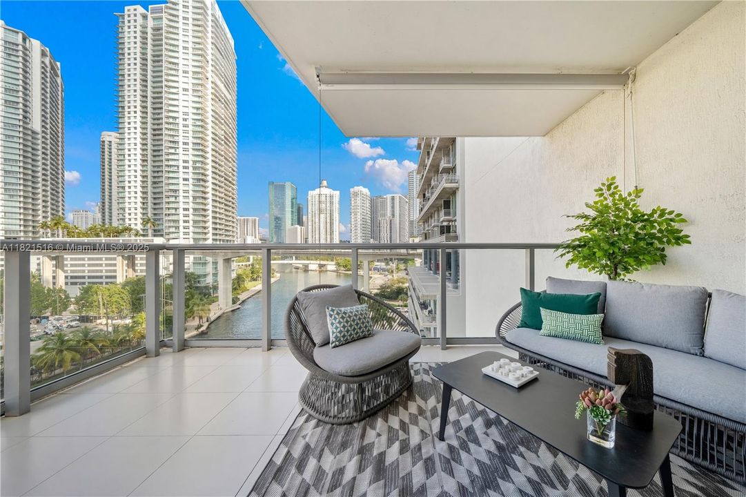 En Venta: $857,000 (2 camas, 2 baños, 1540 Pies cuadrados)