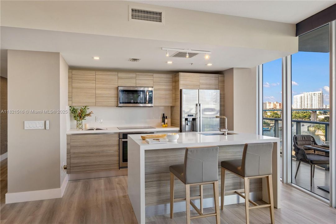 En Venta: $857,000 (2 camas, 2 baños, 1540 Pies cuadrados)