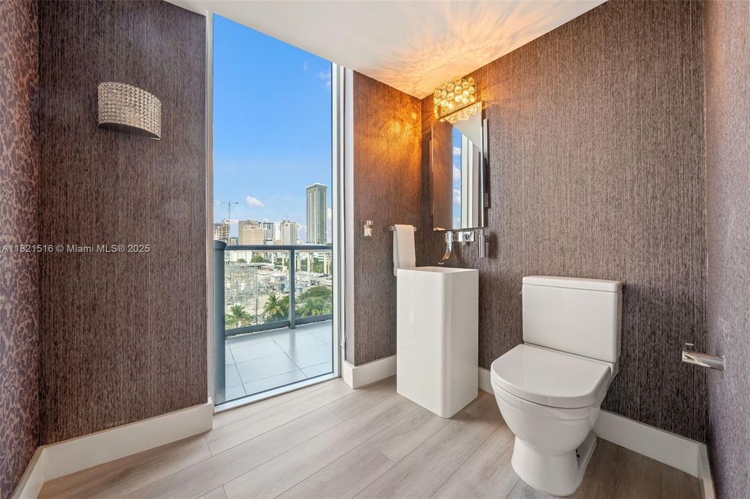 En Venta: $857,000 (2 camas, 2 baños, 1540 Pies cuadrados)