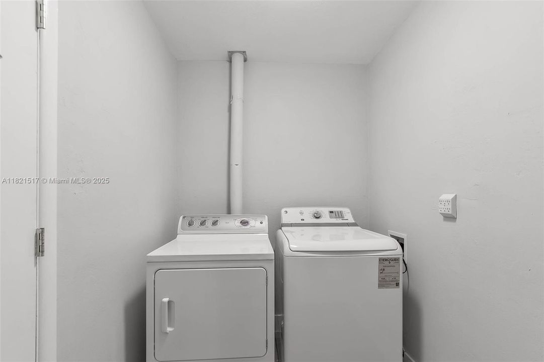 Recently Sold: $545,000 (3 beds, 2 baths, 1213 Square Feet)