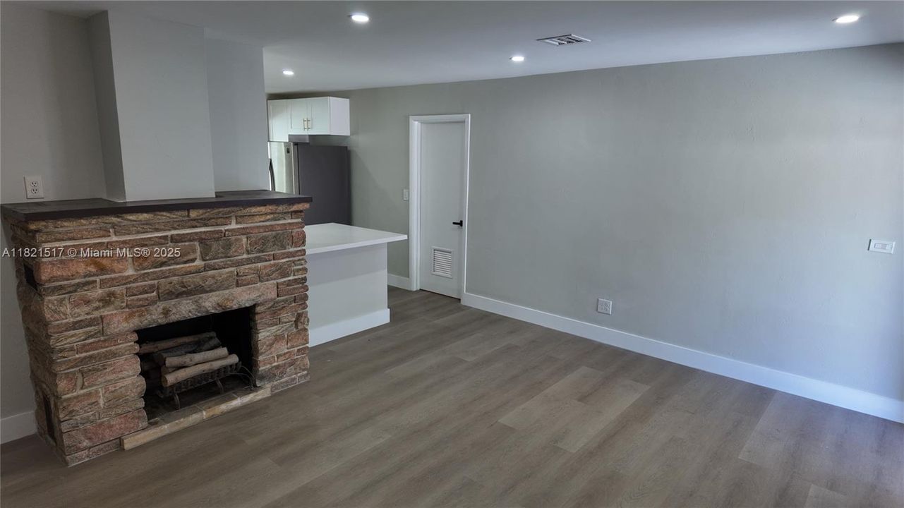 Recently Sold: $545,000 (3 beds, 2 baths, 1213 Square Feet)