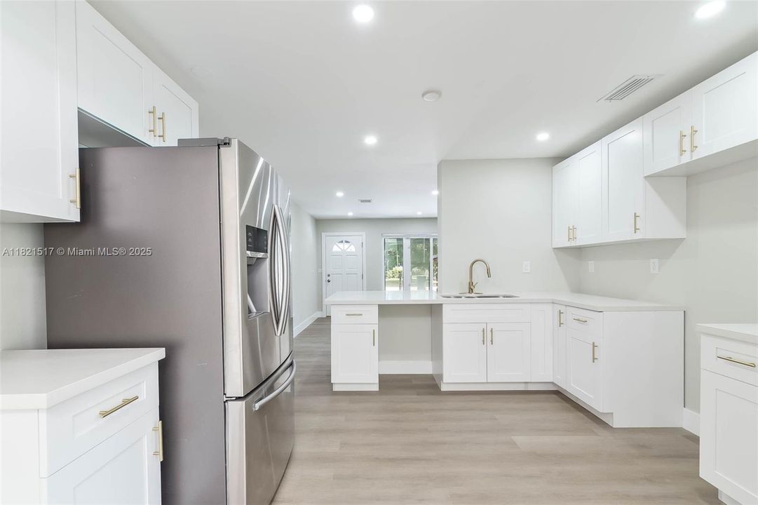 Recently Sold: $545,000 (3 beds, 2 baths, 1213 Square Feet)