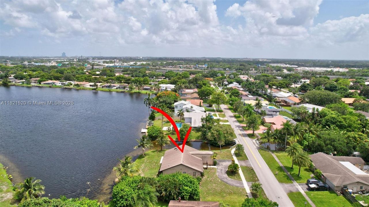 合同活跃: $700,000 (3 贝兹, 2 浴室, 2082 平方英尺)