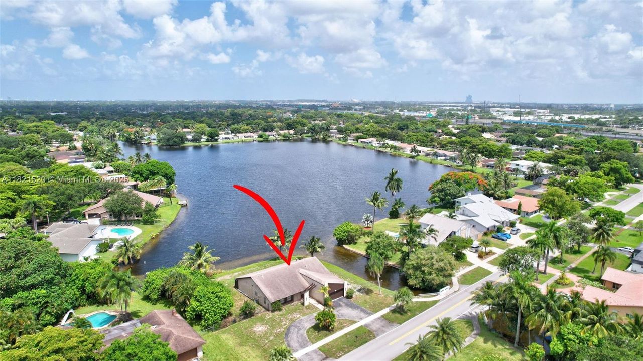 合同活跃: $700,000 (3 贝兹, 2 浴室, 2082 平方英尺)