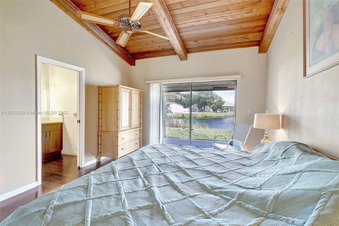 合同活跃: $700,000 (3 贝兹, 2 浴室, 2082 平方英尺)