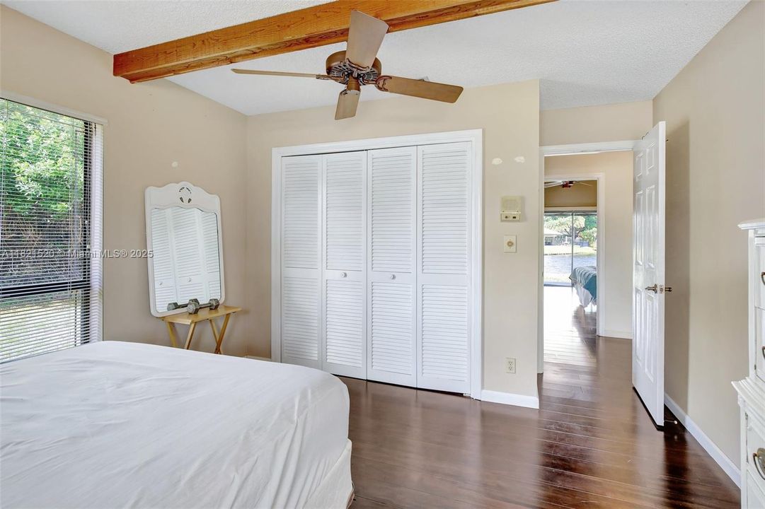 合同活跃: $700,000 (3 贝兹, 2 浴室, 2082 平方英尺)