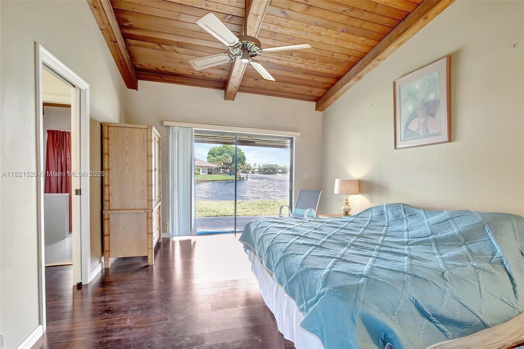 合同活跃: $700,000 (3 贝兹, 2 浴室, 2082 平方英尺)