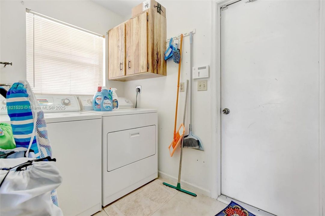 合同活跃: $700,000 (3 贝兹, 2 浴室, 2082 平方英尺)