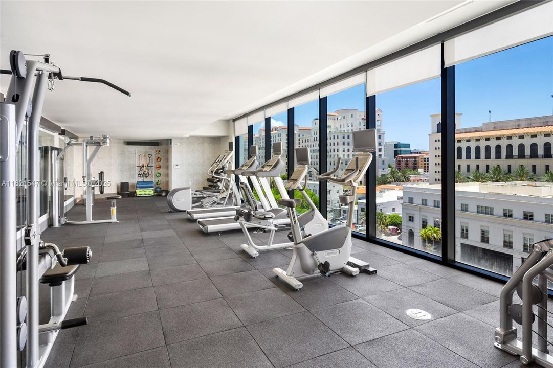 Recently Sold: $4,495,000 (5 beds, 5 baths, 4986 Square Feet)