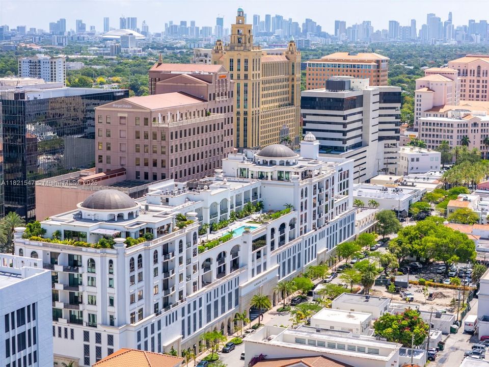 Recently Sold: $4,495,000 (5 beds, 5 baths, 4986 Square Feet)