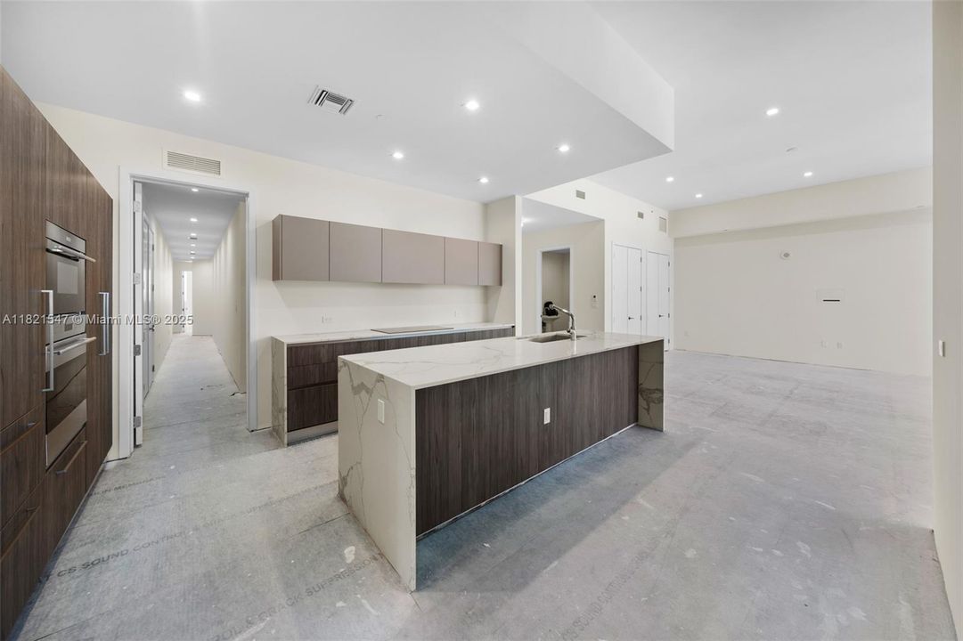 Recently Sold: $4,495,000 (5 beds, 5 baths, 4986 Square Feet)