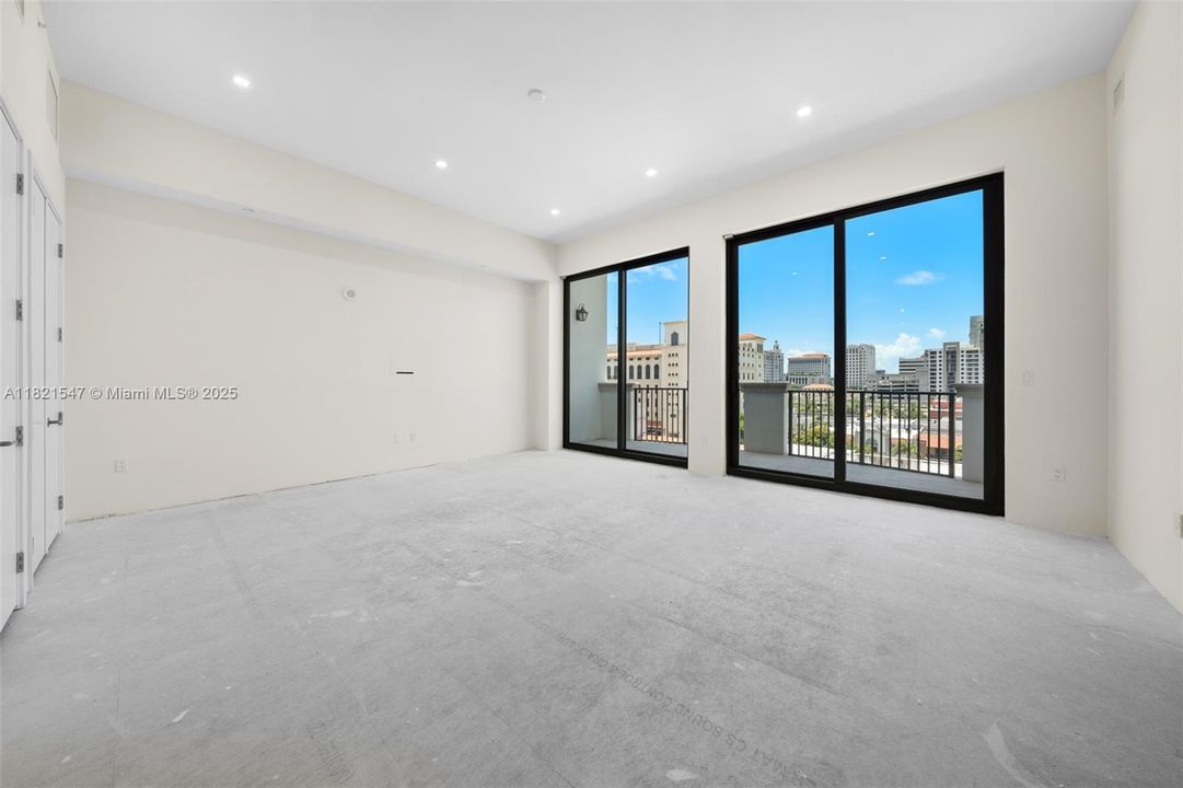 Recently Sold: $4,495,000 (5 beds, 5 baths, 4986 Square Feet)