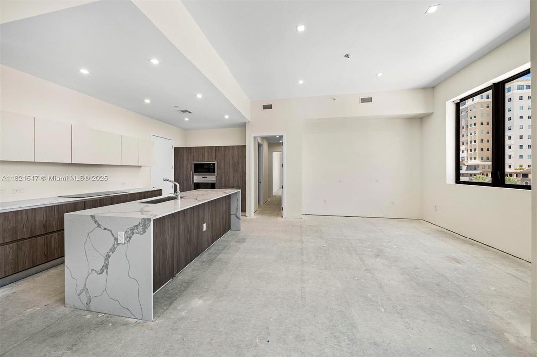 Recently Sold: $4,495,000 (5 beds, 5 baths, 4986 Square Feet)