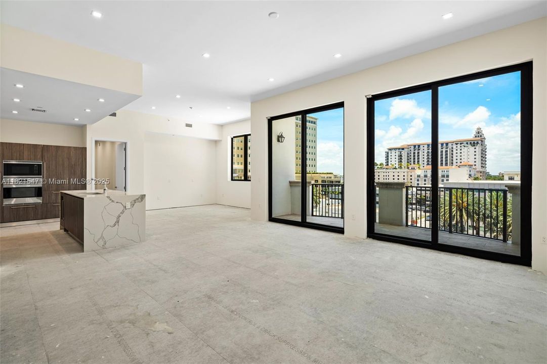 Recently Sold: $4,495,000 (5 beds, 5 baths, 4986 Square Feet)