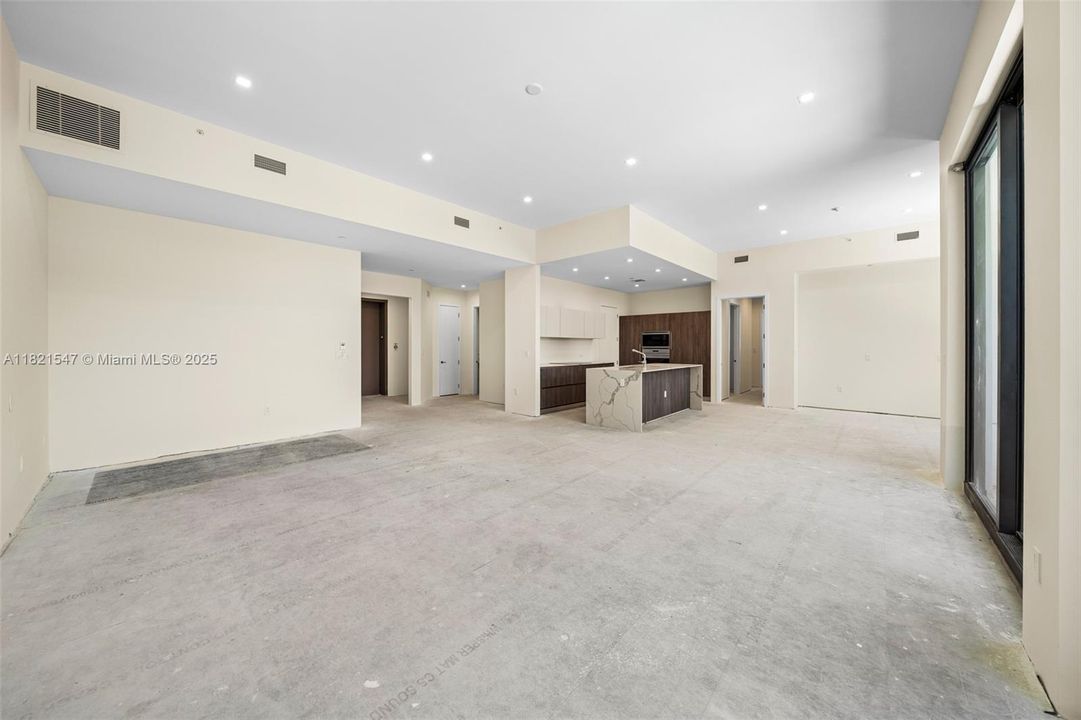 Recently Sold: $4,495,000 (5 beds, 5 baths, 4986 Square Feet)