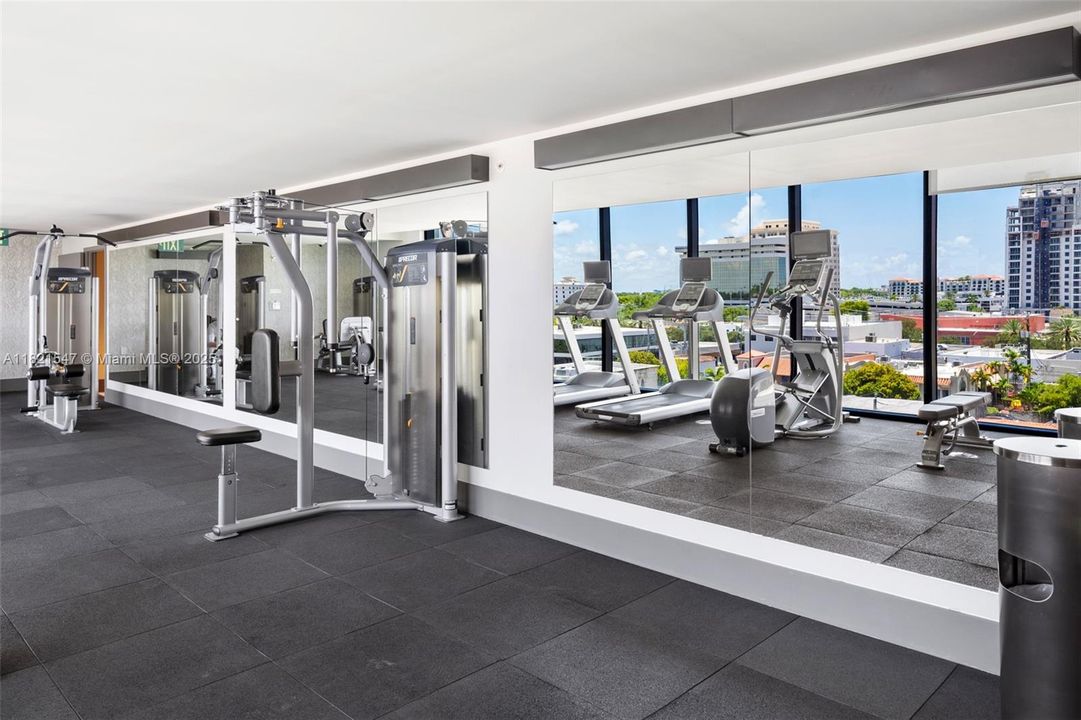 Recently Sold: $4,495,000 (5 beds, 5 baths, 4986 Square Feet)