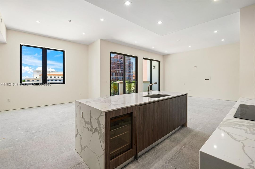 Recently Sold: $4,495,000 (5 beds, 5 baths, 4986 Square Feet)