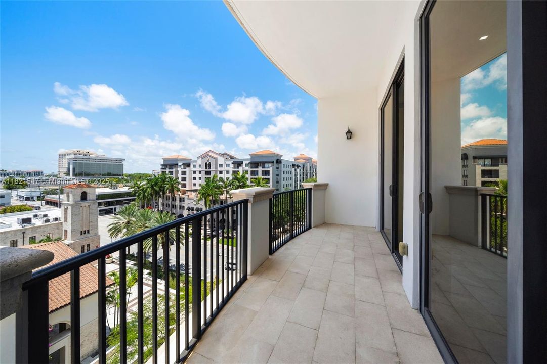 Recently Sold: $4,495,000 (5 beds, 5 baths, 4986 Square Feet)