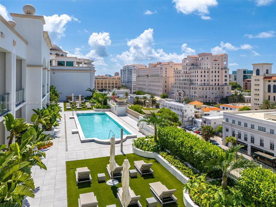 Recently Sold: $4,495,000 (5 beds, 5 baths, 4986 Square Feet)