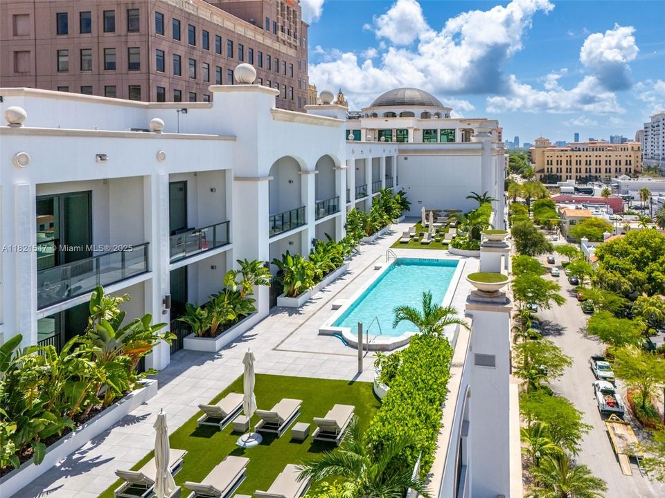 Recently Sold: $4,495,000 (5 beds, 5 baths, 4986 Square Feet)