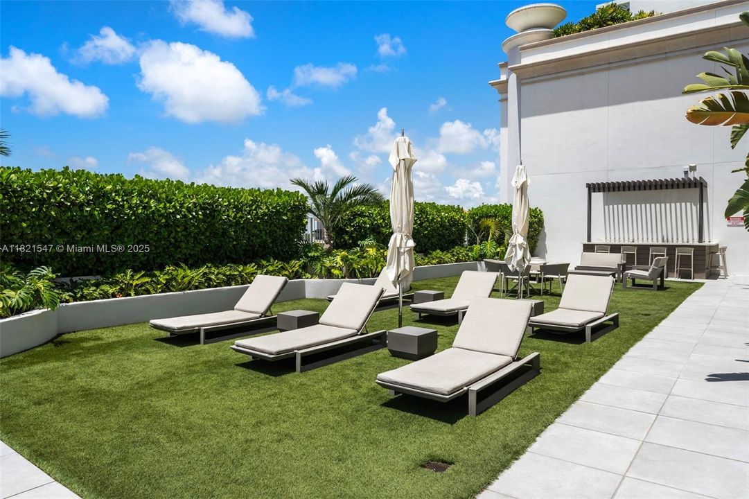 Recently Sold: $4,495,000 (5 beds, 5 baths, 4986 Square Feet)