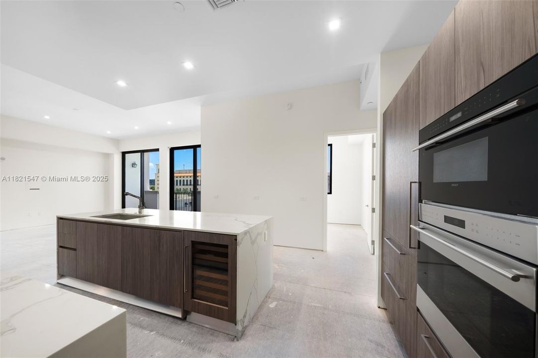 Recently Sold: $4,495,000 (5 beds, 5 baths, 4986 Square Feet)