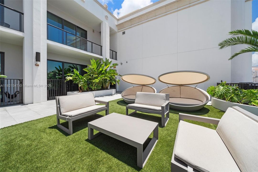 Recently Sold: $4,495,000 (5 beds, 5 baths, 4986 Square Feet)