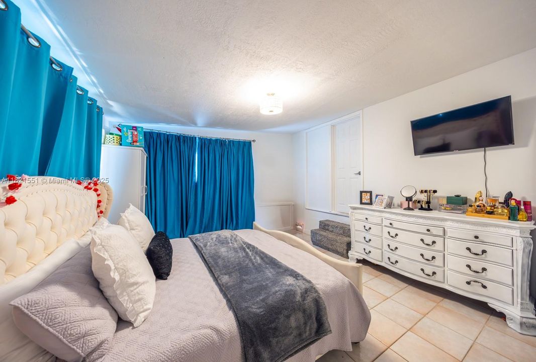 For Sale: $850,000 (4 beds, 3 baths, 1448 Square Feet)