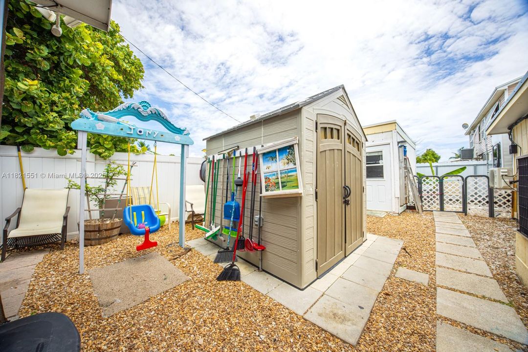 For Sale: $850,000 (4 beds, 3 baths, 1448 Square Feet)