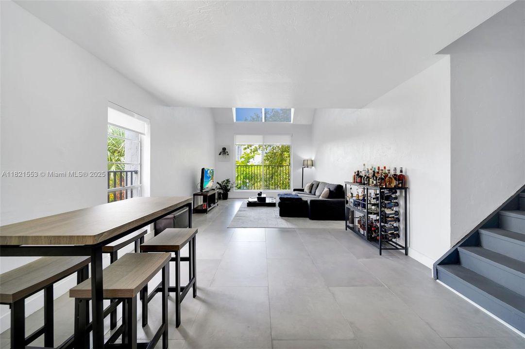 На продажу: $305,000 (1 спален, 1 ванн, 855 Квадратных фут)