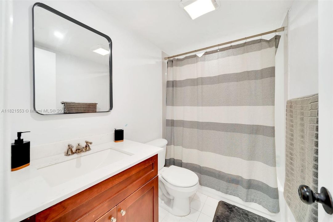 На продажу: $305,000 (1 спален, 1 ванн, 855 Квадратных фут)