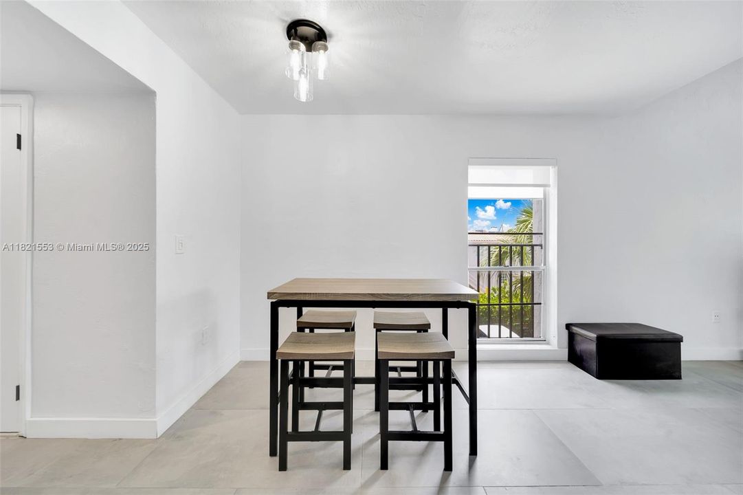 На продажу: $305,000 (1 спален, 1 ванн, 855 Квадратных фут)