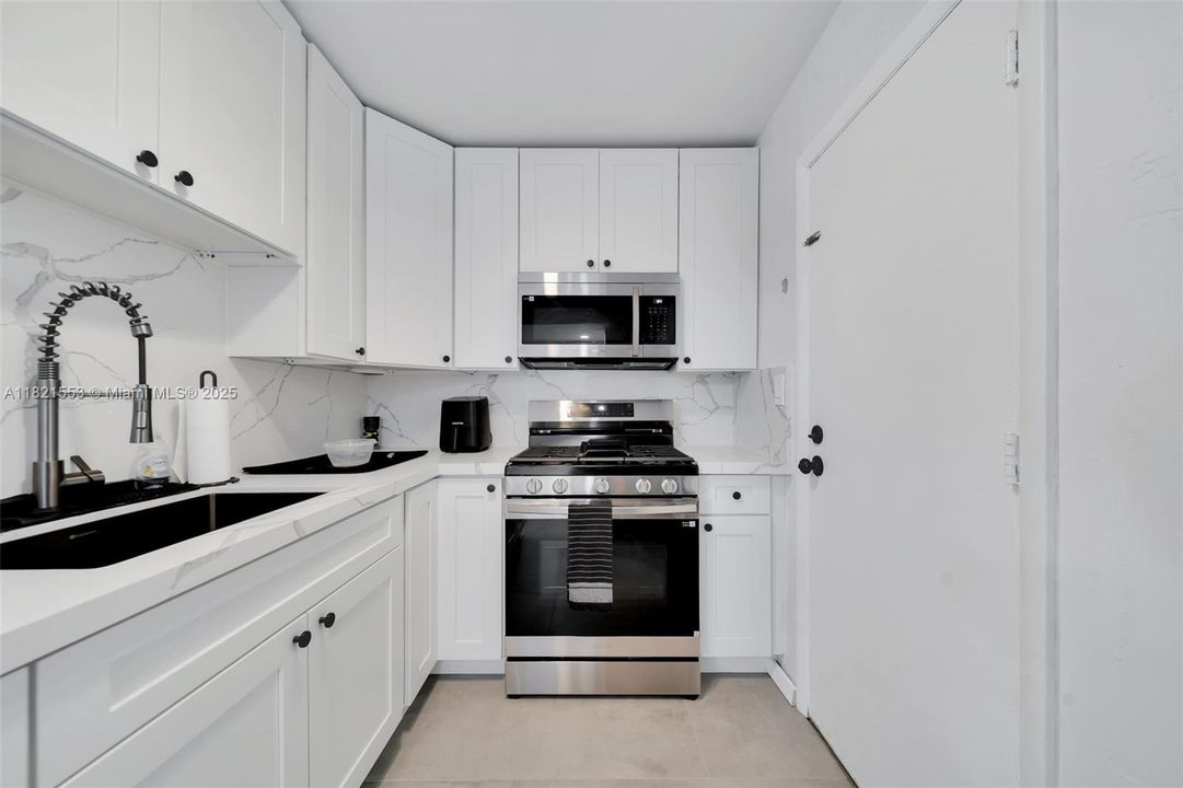 На продажу: $305,000 (1 спален, 1 ванн, 855 Квадратных фут)