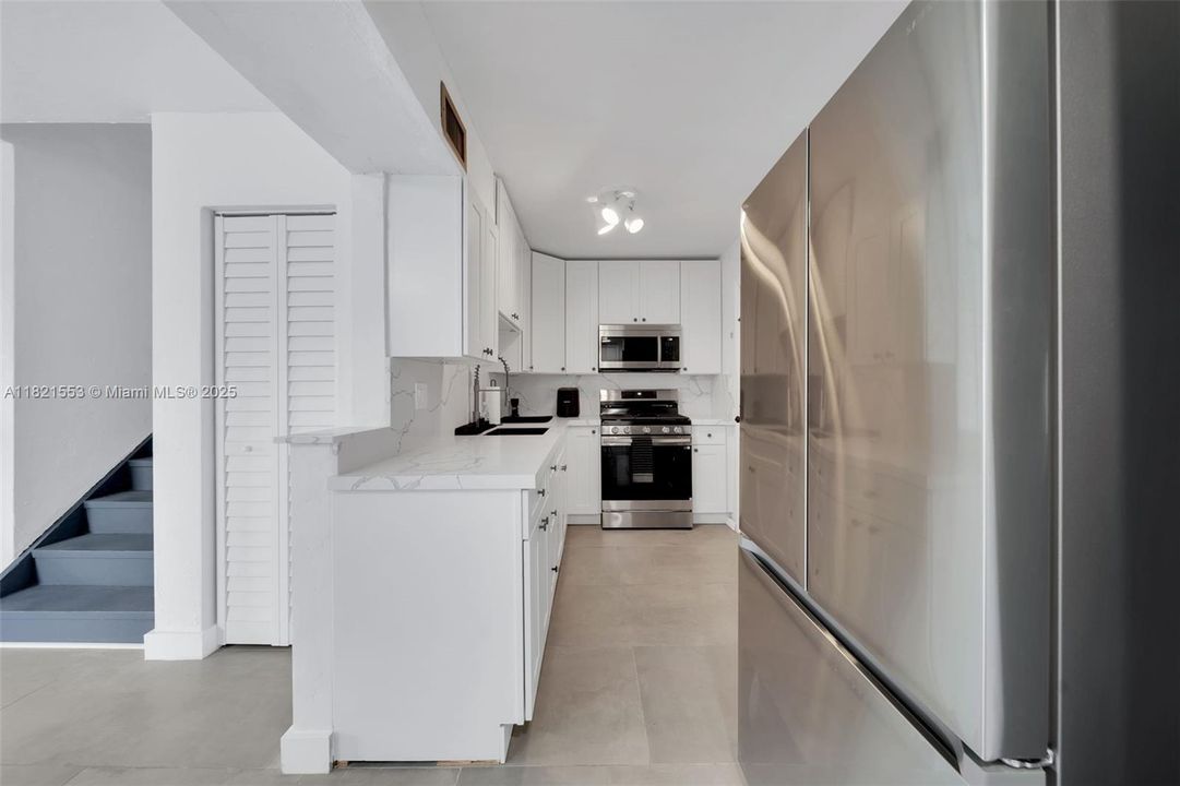 На продажу: $305,000 (1 спален, 1 ванн, 855 Квадратных фут)