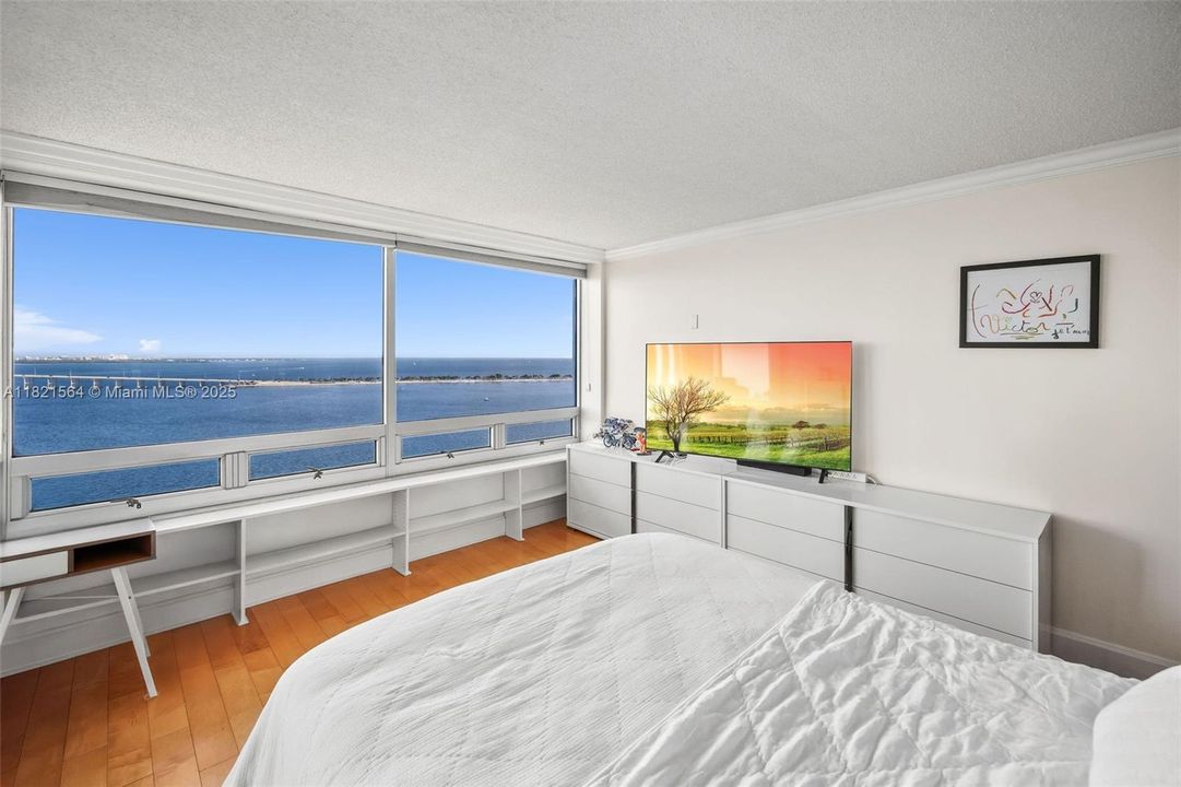 For Sale: $792,000 (2 beds, 2 baths, 1640 Square Feet)