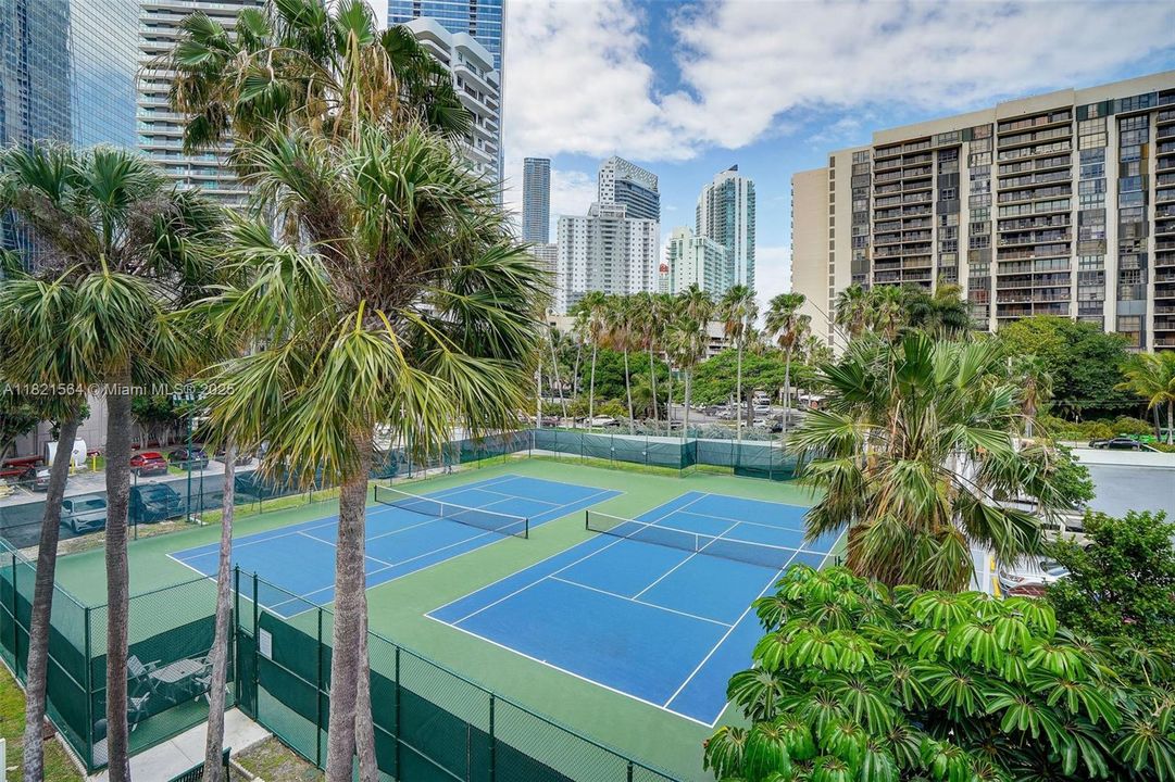 For Sale: $792,000 (2 beds, 2 baths, 1640 Square Feet)