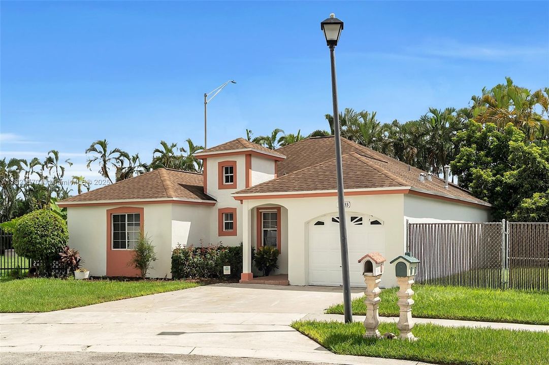 Recently Sold: $649,900 (4 beds, 2 baths, 1909 Square Feet)