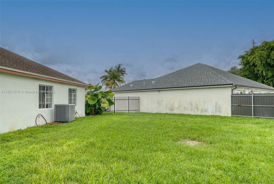 Recently Sold: $649,900 (4 beds, 2 baths, 1909 Square Feet)