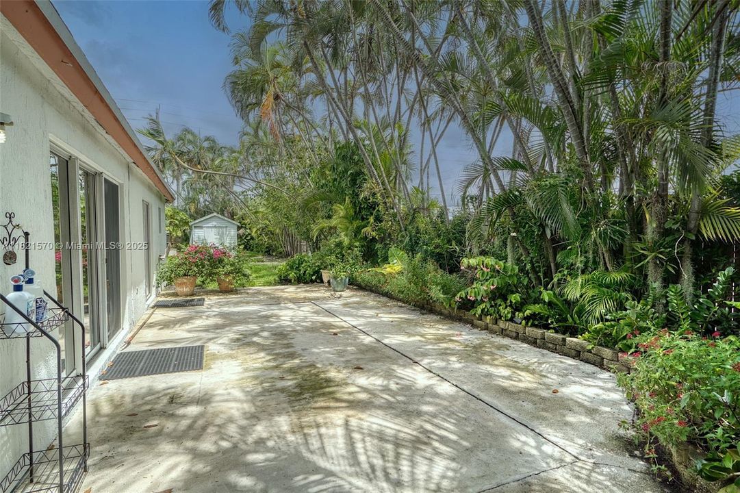 Recently Sold: $649,900 (4 beds, 2 baths, 1909 Square Feet)