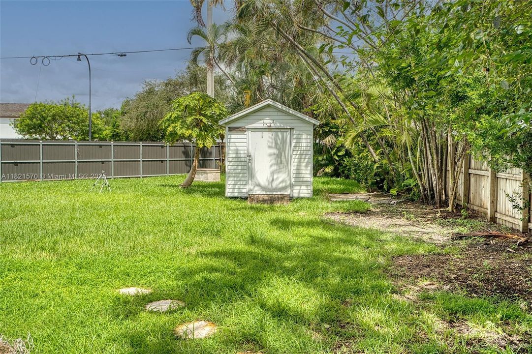 Recently Sold: $649,900 (4 beds, 2 baths, 1909 Square Feet)