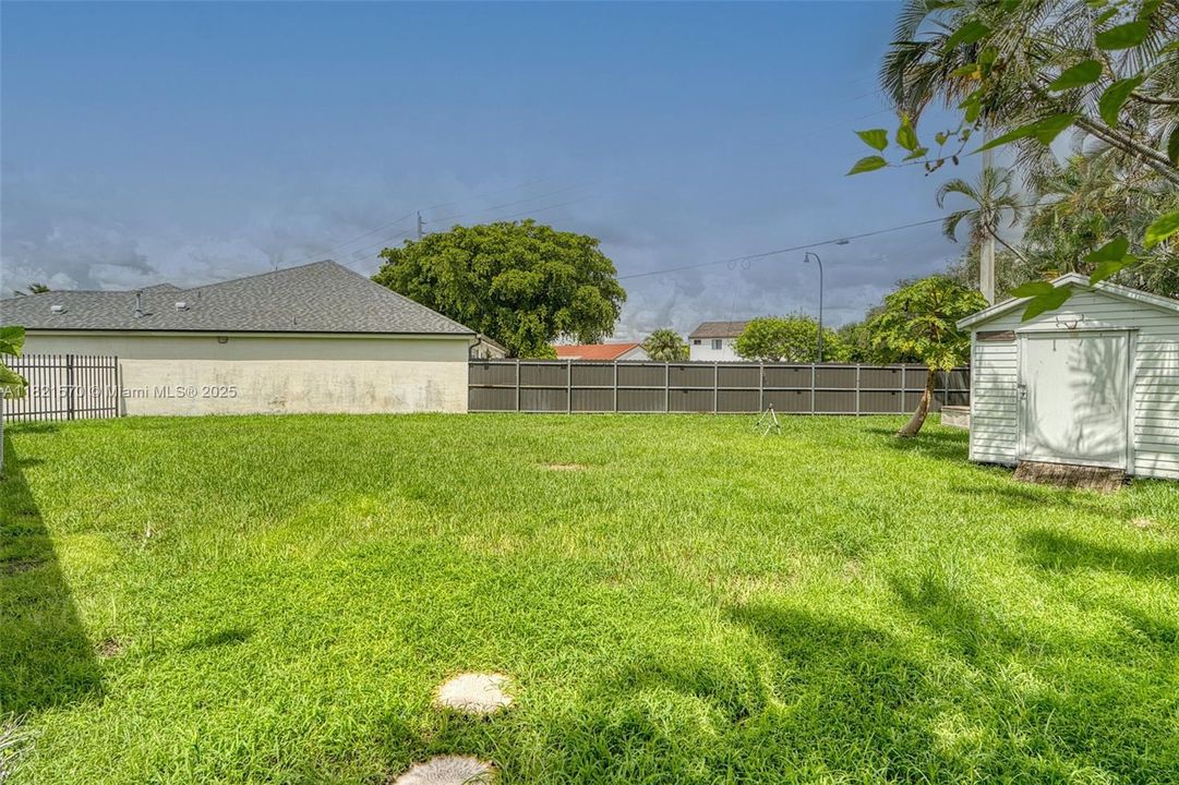 Recently Sold: $649,900 (4 beds, 2 baths, 1909 Square Feet)